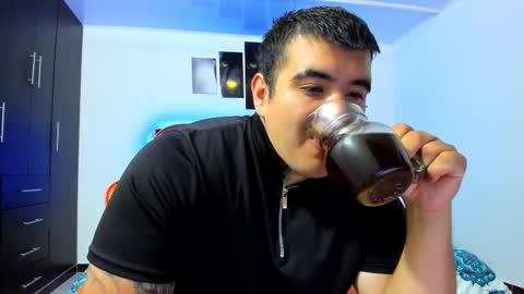 Snapshot of thiago_cp01 chatting on 11-28-25, 04:59 Thiago online show from 11-28-25, 04:59