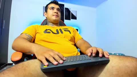 Snapshot of thiago_cp01 chatting on 01-17-26, 05:45 Thiago online show from 01-17-26, 05:45