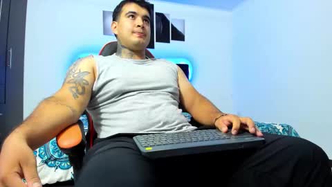 Snapshot of thiago_cp01 chatting on 02-05-26, 05:01 Thiago online show from 02-05-26, 05:01