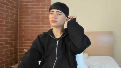 Snapshot of thiago_dv chatting on 07-21-26, 01:46 Thiago online show from 07-21-26, 01:46