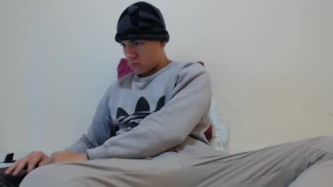Thiago independent model online show from 01-04-25, 06:30
