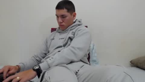Thiago independent model online show from 01-07-25, 11:16