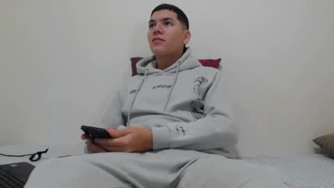 Thiago independent model online show from 01-25-25, 08:42
