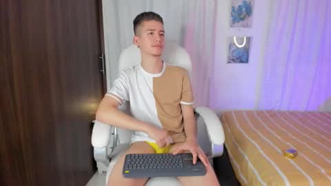 Snapshot of thiago_james69 chatting on 09-21-25, 12:45 Manuel online show from 09-21-25, 12:45