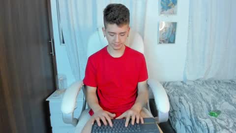 Snapshot of thiago_james69 chatting on 09-24-25, 01:42 Manuel online show from 09-24-25, 01:42