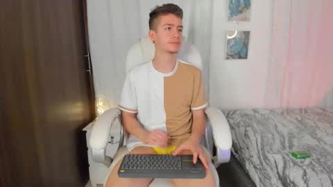 Snapshot of thiago_james69 chatting on 09-26-25, 03:54 Manuel online show from 09-26-25, 03:54