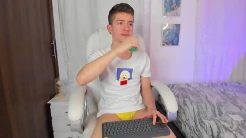 Snapshot of thiago_james69 chatting on 09-29-25, 02:27 Manuel online show from 09-29-25, 02:27