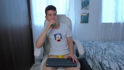 Snapshot of thiago_james69 chatting on 09-29-25, 10:14 Manuel online show from 09-29-25, 10:14