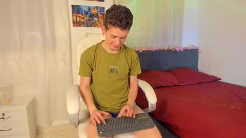 Snapshot of thiago_james69 chatting on 10-16-25, 04:35 Manuel online show from 10-16-25, 04:35