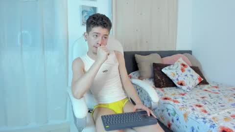 Snapshot of thiago_james69 chatting on 10-31-25, 01:39 Manuel online show from 10-31-25, 01:39