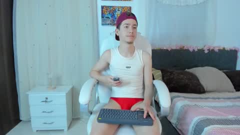 Manuel online show from 11-18-25, 01:11