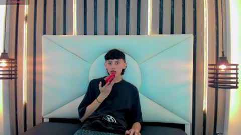 thiago_twink38 online show from 04-23-26, 04:46