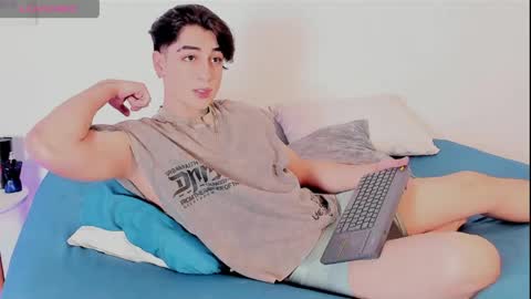 Snapshot of thiago_winteer chatting on 05-12-26, 02:30 Thiago Winteer online show from 05-12-26, 02:30