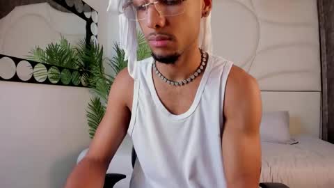 ThiagoFerreti online show from 10-15-25, 03:39