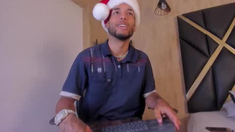 ThiagoFerreti online show from 12-22-25, 03:14