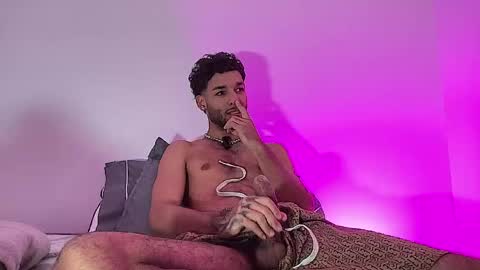 Snapshot of thiagoferreti_ chatting on 06-04-26, 12:27 ThiagoFerreti online show from 06-04-26, 12:27