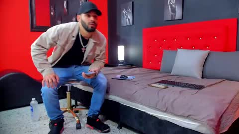 Thia Gomez online show from 10-04-25, 12:36