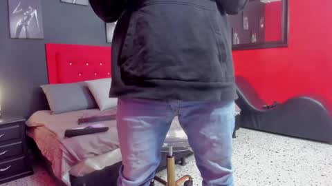 Thia Gomez online show from 10-18-25, 12:39