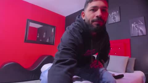 Thia Gomez online show from 12-17-25, 12:22