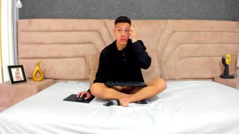 Snapshot of thiagos19 chatting on 07-03-26, 03:35 Thiago online show from 07-03-26, 03:35
