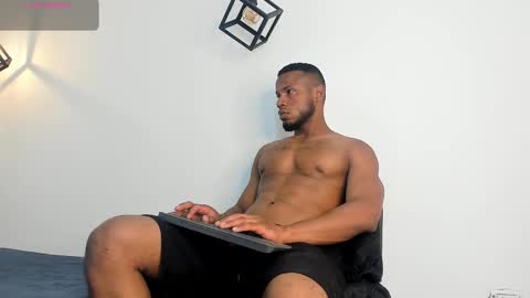 Snapshot of thiagosantos_ chatting on 09-21-25, 06:26 Thiago Instagram online show from 09-21-25, 06:26