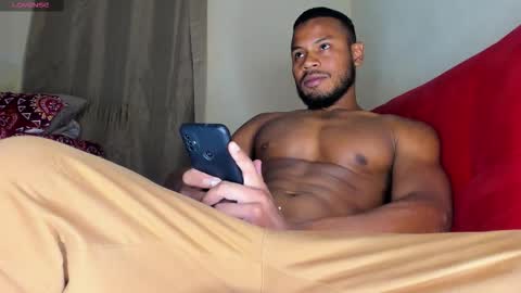 Snapshot of thiagosantos_ chatting on 10-27-25, 02:04 Thiago Instagram online show from 10-27-25, 02:04