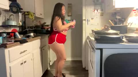 Snapshot of thiccxe chatting on 02-10-26, 05:06 GinWitDaJuice online show from 02-10-26, 05:06