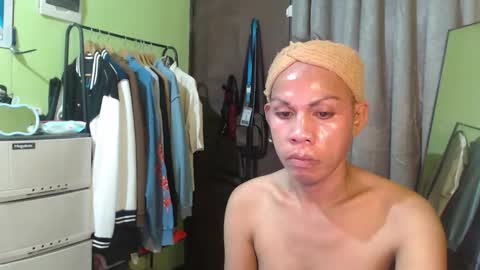 Snapshot of thick_bigcock13 chatting on 10-06-25, 01:03 gil online show from 10-06-25, 01:03