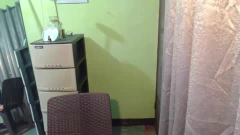 Snapshot of thick_bigcock13 chatting on 12-04-25, 06:44 gil online show from 12-04-25, 06:44