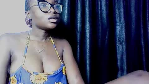 Snapshot of thick_ebonie chatting on 10-07-25, 04:15 Jenny online show from 10-07-25, 04:15