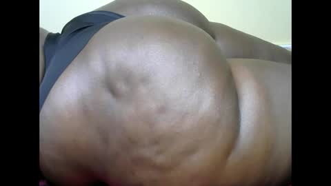 Snapshot of thick_queenn chatting on 02-08-25, 03:41 thick_queenn online show from 02-08-25, 03:41