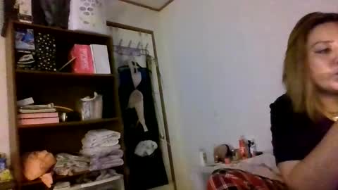 Snapshot of thickassazn93 chatting on 01-16-26, 01:42 thickassazn93 online show from 01-16-26, 01:42