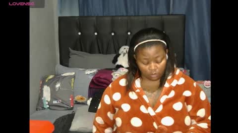 Snapshot of thickcaramel_p chatting on 10-31-25, 07:04 phindy online show from 10-31-25, 07:04