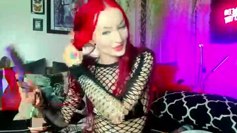 Snapshot of thickneyaadams chatting on 10-16-25, 05:19 thickneyaadams online show from 10-16-25, 05:19