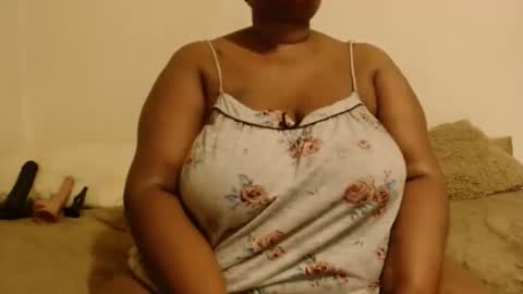 Snapshot of thicksexymellons chatting on 10-06-25, 08:06 Pat online show from 10-06-25, 08:06