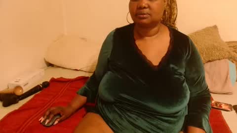 Snapshot of thicksexymellons chatting on 10-16-25, 06:09 Pat online show from 10-16-25, 06:09