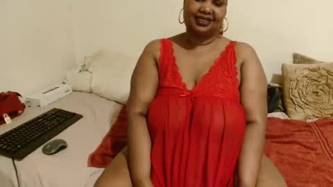Snapshot of thicksexymellons chatting on 11-06-25, 04:52 Pat online show from 11-06-25, 04:52