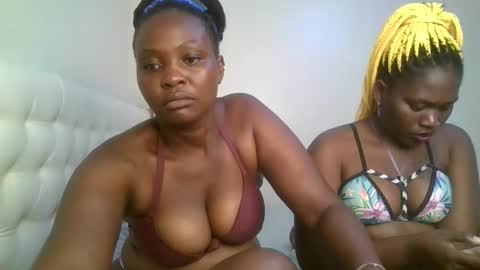 Snapshot of thicky_rue chatting on 12-22-25, 12:13 Rue online show from 12-22-25, 12:13