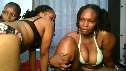 Snapshot of thicky_rue chatting on 04-23-26, 12:29 Rue online show from 04-23-26, 12:29