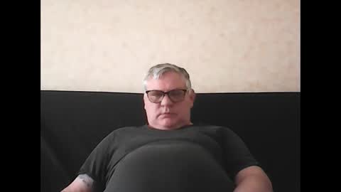 Snapshot of thierrysymp chatting on 12-31-24, 09:21 Thierrysymp online show from 12-31-24, 09:21