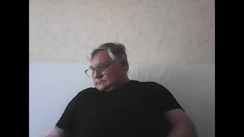 Snapshot of thierrysymp chatting on 09-30-25, 03:28 Thierrysymp online show from 09-30-25, 03:28