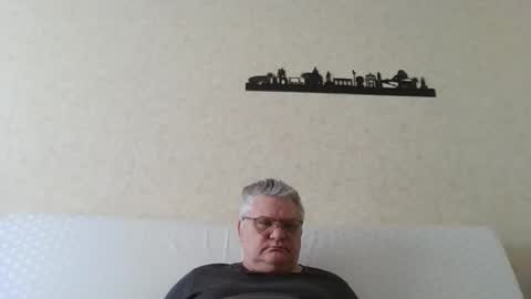 Snapshot of thierrysymp chatting on 03-12-26, 09:59 Thierrysymp online show from 03-12-26, 09:59