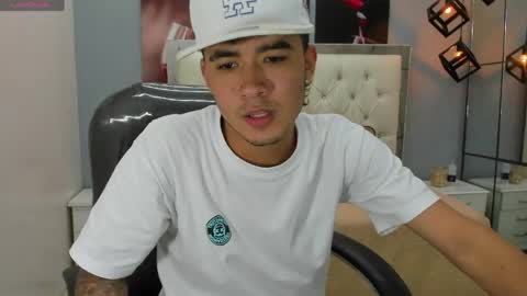 Snapshot of thiiago_collins chatting on 05-17-26, 11:12 THIAGO COLLINS online show from 05-17-26, 11:12