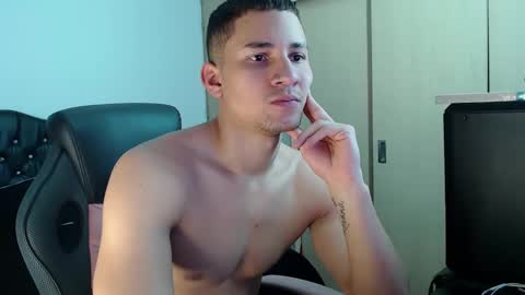 Snapshot of thin_tommy11 chatting on 01-09-25, 02:22 thin_tommy11 online show from 01-09-25, 02:22