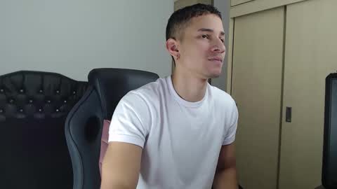 Snapshot of thin_tommy11 chatting on 02-25-25, 10:29 thin_tommy11 online show from 02-25-25, 10:29