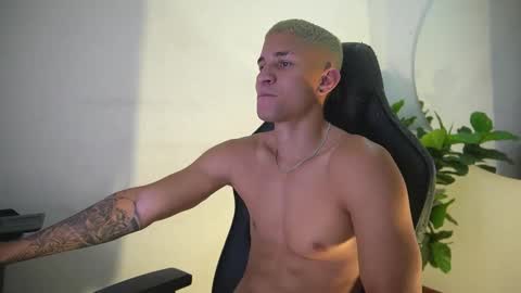 Snapshot of thin_tommy11 chatting on 02-11-26, 10:04 thin_tommy11 online show from 02-11-26, 10:04