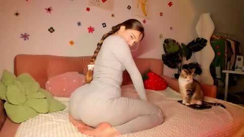 Amelia  shows on mondays fridays and sundays  if anything changes im giving updates on my fansly  online show from 09-26-25, 04:22