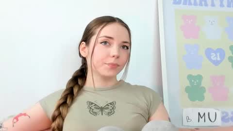 Amelia  shows on mondays fridays and sundays  if anything changes im giving updates on my fansly  online show from 05-18-26, 03:40