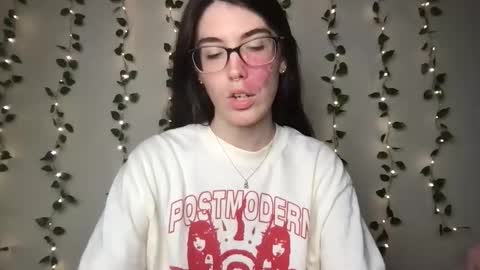 Snapshot of thistlefernsby chatting on 11-09-25, 05:28 thistlefernsby online show from 11-09-25, 05:28