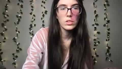 Snapshot of thistlefernsby chatting on 11-11-25, 03:39 thistlefernsby online show from 11-11-25, 03:39